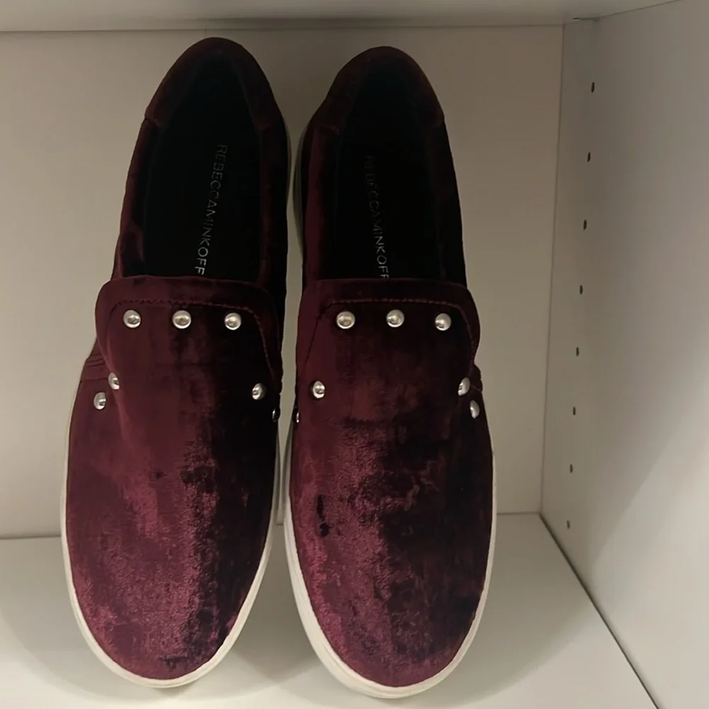 🎉 EUC Rebecca Minkoff Platform Burgundy Velvet Studded Loafers size 8.5